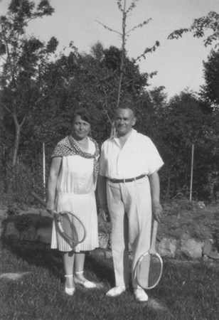 Alfred and Tekla Hess dressed in tennis whites